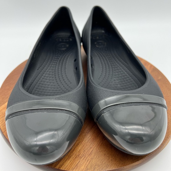 Crocs Black Patent Cap Toe Casual Comfort Ballet Flats Women Shoe Sz.6 - Picture 2 of 6